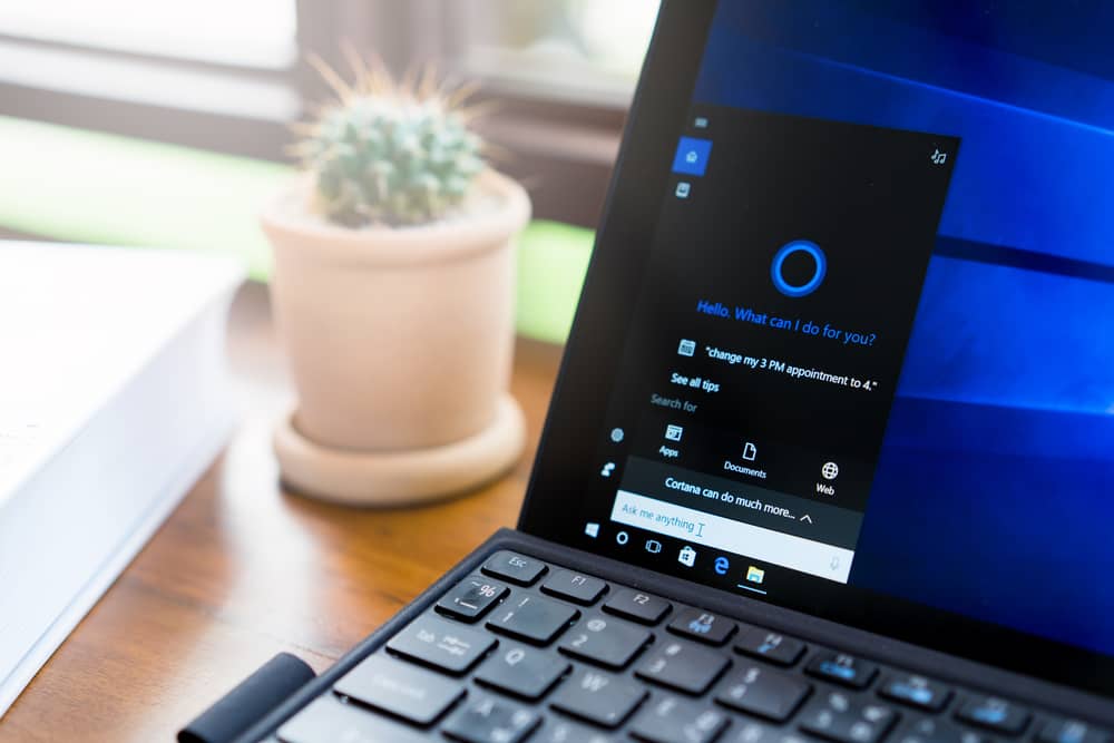 Cortana en train d'être désinstallé d'un ordinateur windows 10.