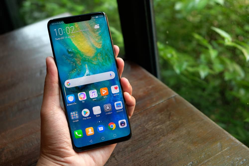 Smartphone Huawei sur lequel on désinstalle HMS Core.