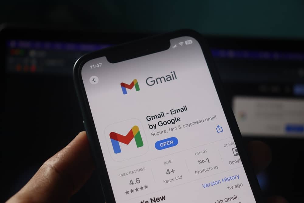 Utilisateur qui désinstalle Gmail de son appareil