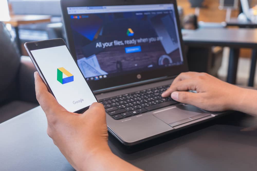 Personne qui désinstalle google drive